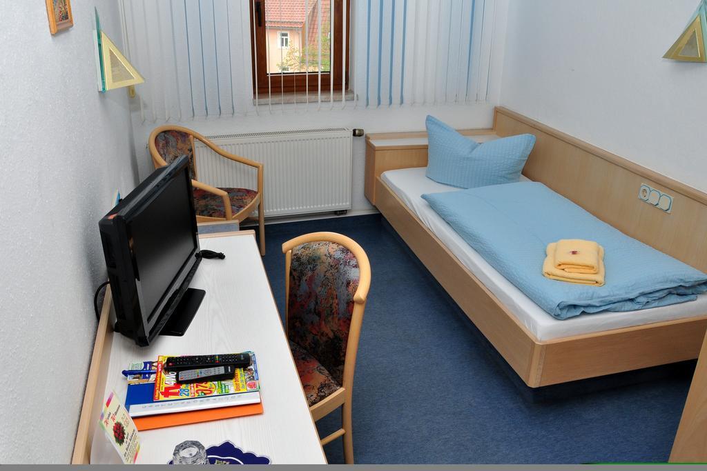 Hotel Am Hohen Schwarm Saalfeld Saale Номер фото